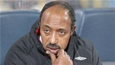 عماد سليمان يلقي المحاضرة الفنية للاعبي المقاصة قبل لقاء الأهلي