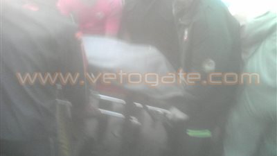 ننشر أول صور للحظة نقل الجثث في موقع انهيار عقار المطرية