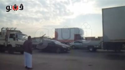 بالفيديو.. تكدس السيارات على الطريق الزراعي بسبب نفق المؤسسة