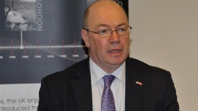 أليستر بيرت يطلق من تونس 