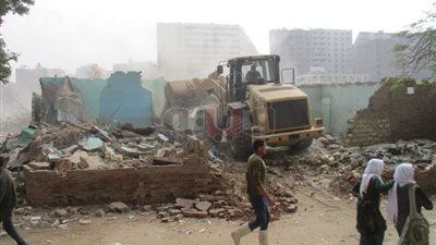 بعد حديث السيسي عنه.. إزالة 40 عشة لإنشاء محور ترعة الطوارئ (صور)