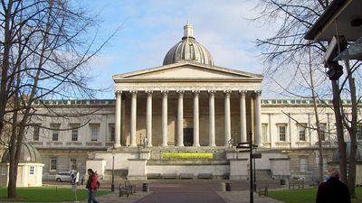 أستاذة بجامعة لندن تكتشف سرقة 4 مشكاوات أثرية مصرية