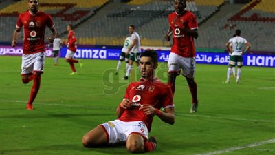 أزارو يحرز الهدف الثاني للأهلي في شباك المقاصة