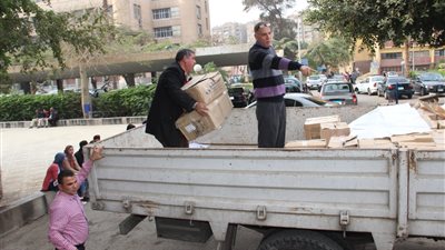 توفير 800 بطانية وأدوية ومواد غذائية بقافلة عين شمس بدمياط