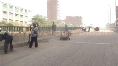 بالصور.. رفع كفاءة المحاور الرئيسية بالجيزة