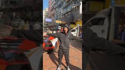 «السما بتمطر فلوس».. الدولارات تتساقط على المارة بكوريا الجنوبية (فيديو)