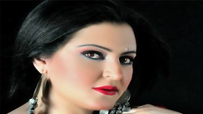 نجلاء شمس: المكياج الكلاسيكي للمرأة العاملة .. والهادئ للفتيات الصغيرات