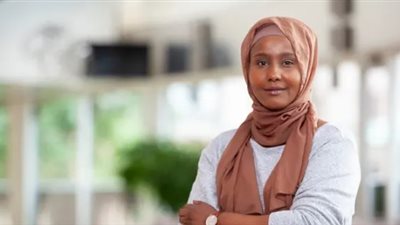 أول نائبة محجبة في برلمان السويد تتوعد بمحاربة ميثاق الهجرة