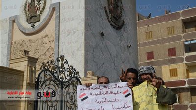 عمال النظافة بالمنوفية يتظاهرون للمطالبة بالحد الأدنى للمرتبات