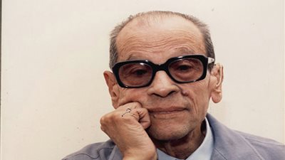 كتاب وفنانو مصر يصفون نجيب محفوظ بالعملاق