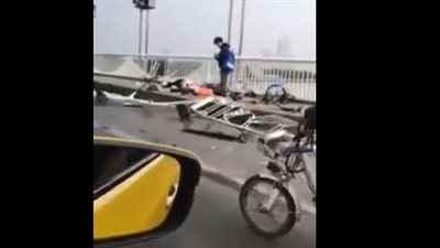 إصابة ٧ أشخاص في حادث دهس مروع (فيديو)