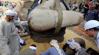 لعنة «بسماتك» تصيب مسئولي الآثار.. 20 ديسمبر محاكمة المتهمين بالإهمال في استخراج أكبر تمثال بسوق الخميس.. النيابة: حجم آثار المطرية ضعف معبد الكرنك.. وشاهد: غير مسموح باستخدام الحفار أثناء ا