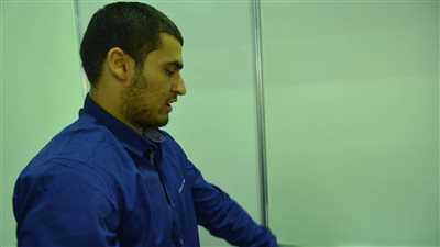 مهندس يبتكر جهازا يعالج شلل الأيدي وارتعاشها بـ 4 آلاف جنيه (صور)