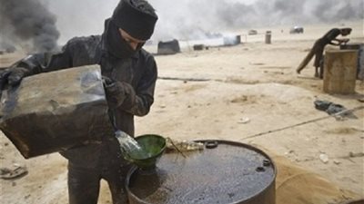 عقوبات أمريكية على سوريين ساعدوا في شراء النفط من داعش