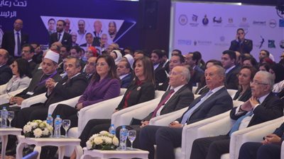 نبيلة مكرم تشيد بدور وزير التعليم العالي في تنظيم مؤتمر «مصر تستطيع»