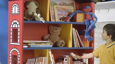 كيف تعلمين طفلك فن ترتيب الأغراض؟