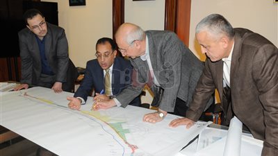 وزير الإسكان يتابع الموقف التنفيذي في العلمين الجديدة