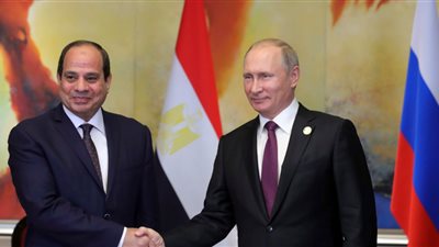 السيسي يستقبل بوتين بمطار القاهرة في زيارته الثانية لمصر