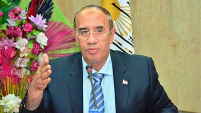 رئيس جامعة أسيوط يراجع استعدادات امتحانات الفصل الدراسي الأول