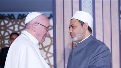 في اتصال هاتفي.. شيخ الأزهر يهنئ بابا الفاتيكان بحلول أعياد الميلاد