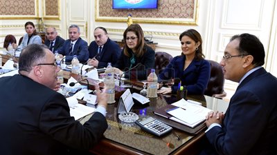 مصطفى مدبولي يلتقي نائب رئيس البنك الدولي