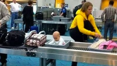 أغرب الصور الملتقطة في المطارات