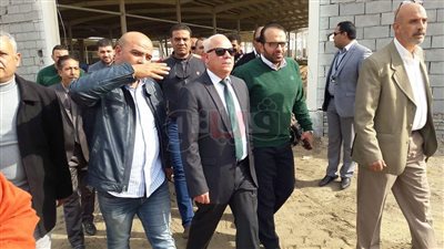 محافظ بورسعيد يتفقد أعمال إنشاء مصنع لإنتاج إطارات السيارات (صور)