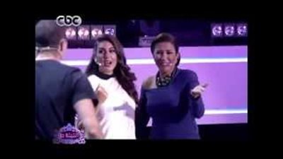 بالفيديو.. «الفيشاوى» يرعب مذيعة «CBC» بـ «صرصار» على الهواء