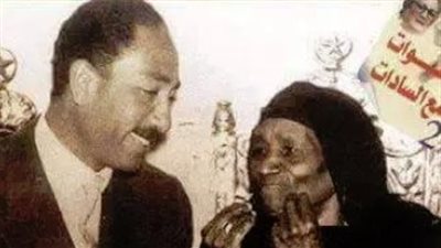 «تعلم الحكمة من جدته وقصة عاطفية أنقذته من الجنون».. شخصيات أثرت في مسيرة السادات
