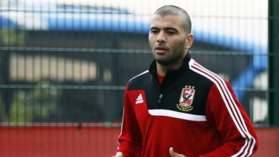 هل تنتصر إغراءات أندية الدوري وحلم المونديال على عشق «متعب» للأهلي