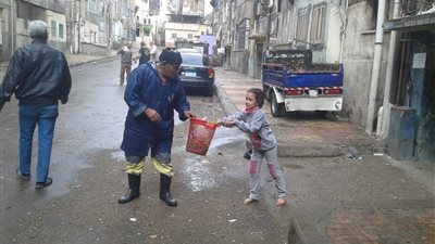 تفاصيل مبادرة الصافرة للقضاء على القمامة بحي الجمرك في الإسكندرية (صور)