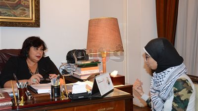 وزيرة الثقافة: الحب مفتاح نجاحى .. ولا أستطيع التخلي عن «الأم» في شخصيتي