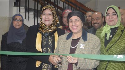 «تمريض عين شمس» تنظم معرضا خيريا للملابس