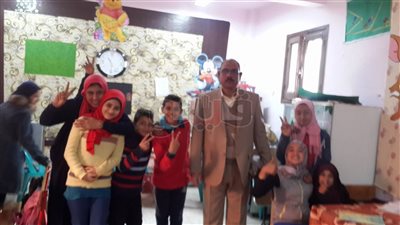 «وكيل المعصرة» يتفقد التعليم المجتمعي بالشهيد أحمد إبراهيم