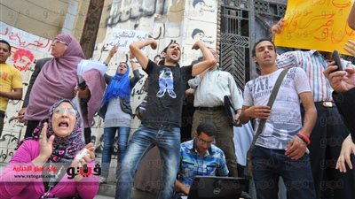 بالصور..الأمن يتفاوض مع أعضاء 