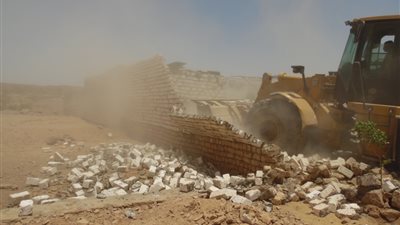 إزالة 60 حالة تعد على أراضي زراعية وأملاك دولة في قنا