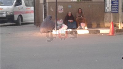 حكاية المبنى المهجور.. مأوى أهالي مرضى مستشفى الأطفال بالدمرداش (صور)