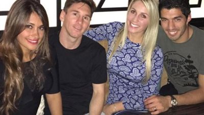 عشاء عائلي يجمع «ميسي» و «سواريز»