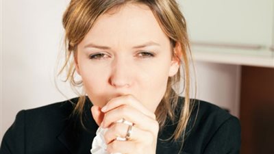 5 أطعمة ومشروبات طبيعية لعلاج «سعال» الشتاء