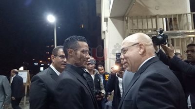 «الأسطورة» ومصطفى شعبان في عزاء «حماة» خيري رمضان (فيديو)