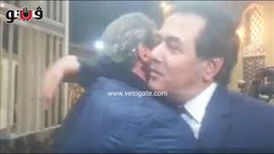 خالد يوسف في عزاء «حماة» الإعلامي خيري رمضان (فيديو)