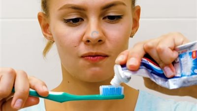 7 استخدامات حديثة لمعجون الأسنان (فيديو)