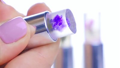 6 طرق للاستفادة من مكياجك المفضل لآخر قطرة (فيديو)