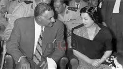 أم كلثوم تغني «مصر تتحدث عن نفسها» بمسرح الجلاء