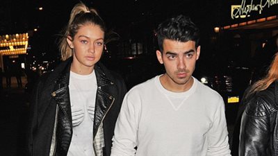 بالصور.. الإرهاق يظهر على جيجي حديد بعد موعد رومانسي مع زين مالك