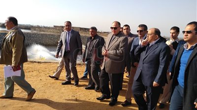 وزير التنمية المحلية ومحافظ الفيوم يتفقدان أعمال تطهير بحيرة قارون