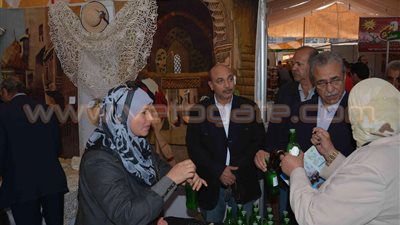 بالصور.. محافظ المنيا يفتتح معرض صندوق تحسين الدخل والاقتصاد الريفي