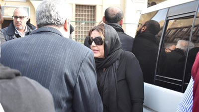 تشييع جثمان والدة جميلة إسماعيل من مسجد السيدة نفيسة (فيديو وصور)
