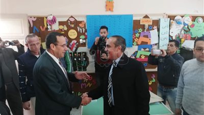 محافظ شمال سيناء يتفقد لجان انتخابات العريش (صور)