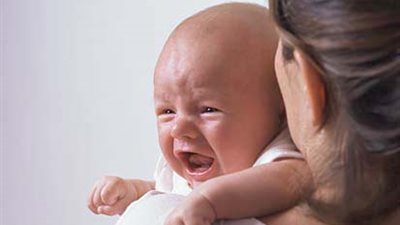 نصائح للتعامل مع بكاء طفلك الرضيع